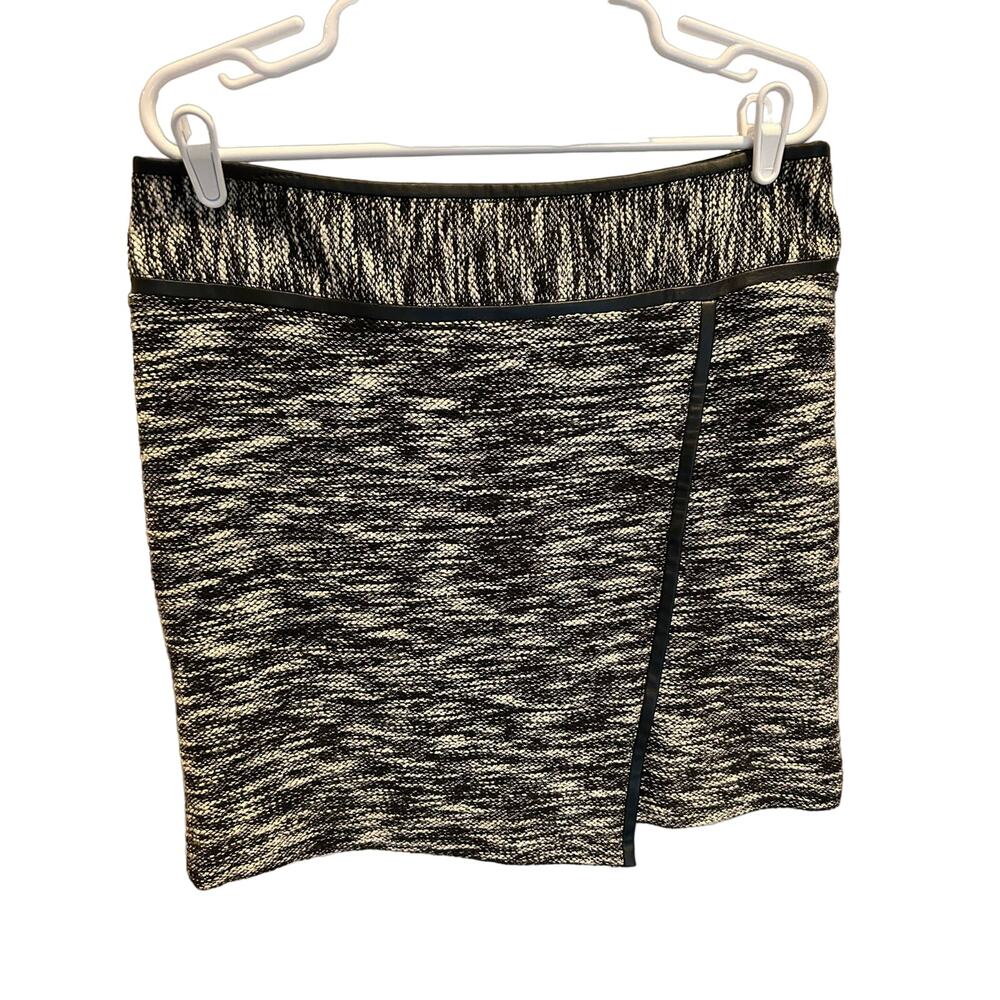 White house Black Market, Black and white tweed skirt size 10
